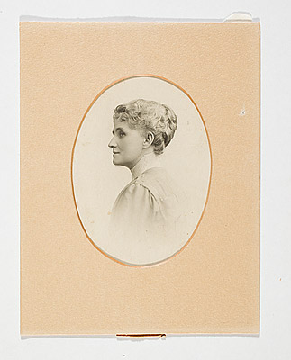 Self portrait of Alice Mills