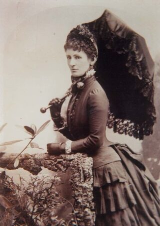 Janet Lady Clarke (seated)